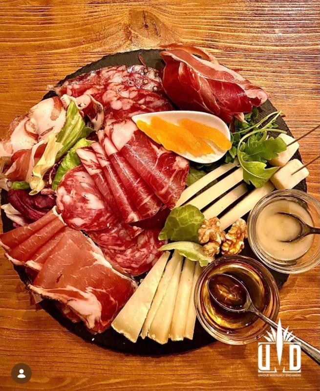 Selezione di salumi e formaggi Nostrani