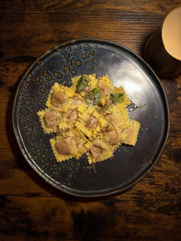 Ravioli di pasta fresca con Burro e Tartufo nero Abruzzese