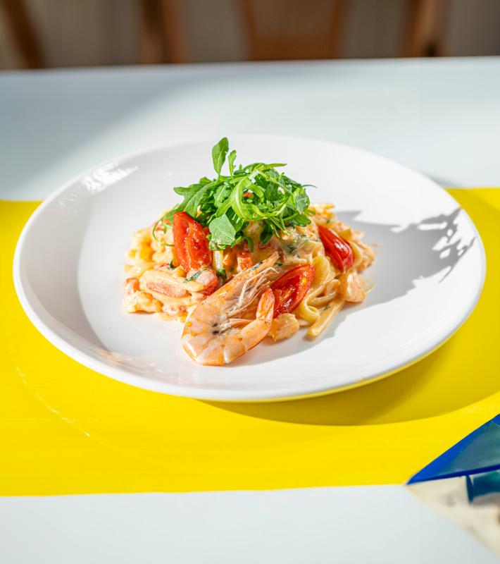 Pasta fresca con Gamberi pomodorini e rucola