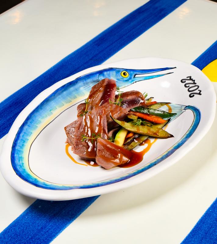Tonno rosso julienne di verdure e teriyaki
