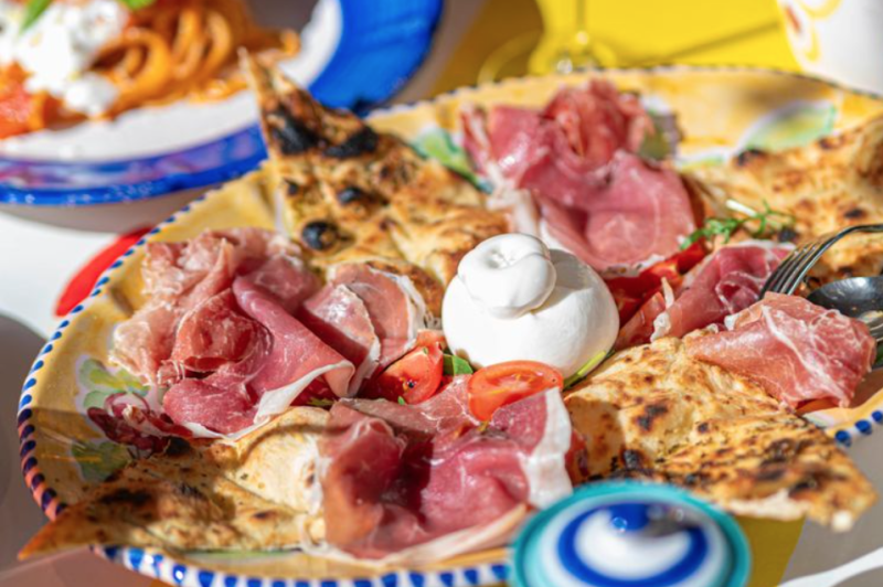Crudo di Parma con Burrata e focaccia